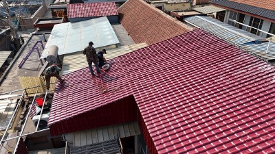 Ako sa vyrábajú strešné plechy: vo výrobnom procese